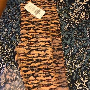 Fabletics NWT Camo 7/8 Leggings